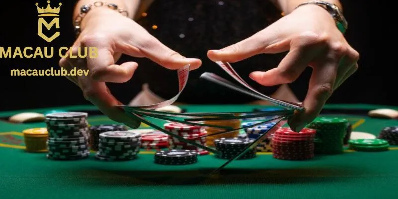 Semi-Bluff là một trong những chiến lược mang lại sự tinh tế, ít rủi ro